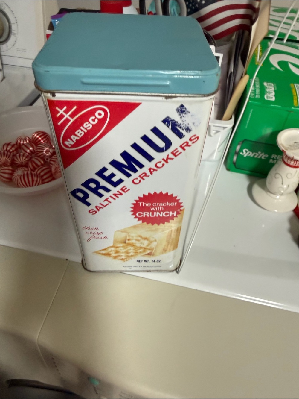 1969 Vintage Nabisco Premium Cracker Tin